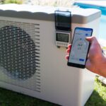 AstralPool Pro Elyo Touch ili Eco Elyo – koju dizalicu topline odabrati za bazen? Dizalica topline za bazen Eco Elyo postavljena uz bazen