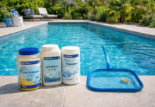 Kako pripremiti bazen za sezonu kupanja – vodič za čistu vodu Kemija za bazen AstralPool – klor granulat, pH minus i flokulant uz bazen